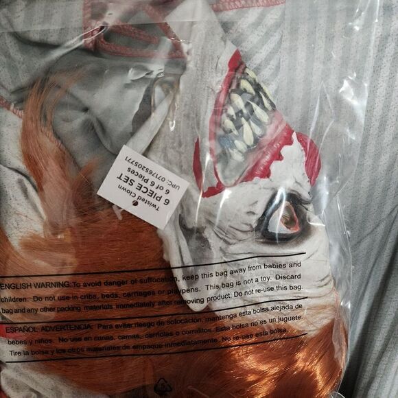 NWT Boy's Halloween Costume "IT" Clown Pennywise, Size S 6/7 - Picture 8 of 10